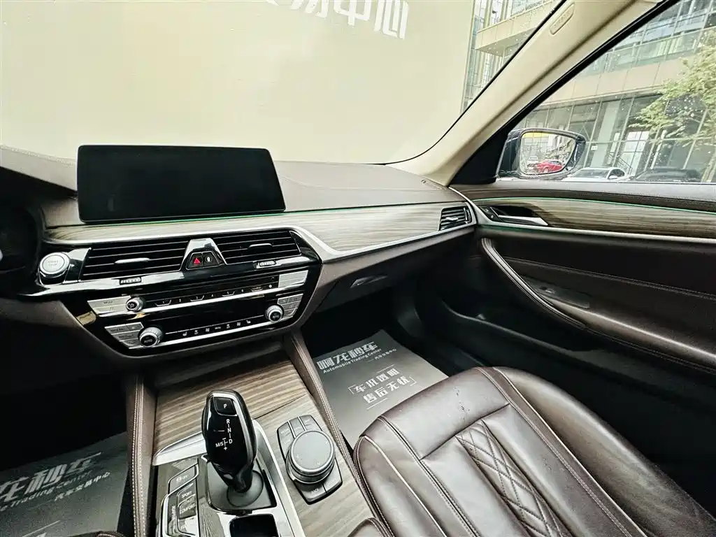 BMW 5 Series New Energy 2019 — фото 14
