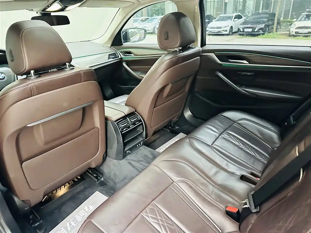 BMW 5 Series New Energy 2019 — фото 10
