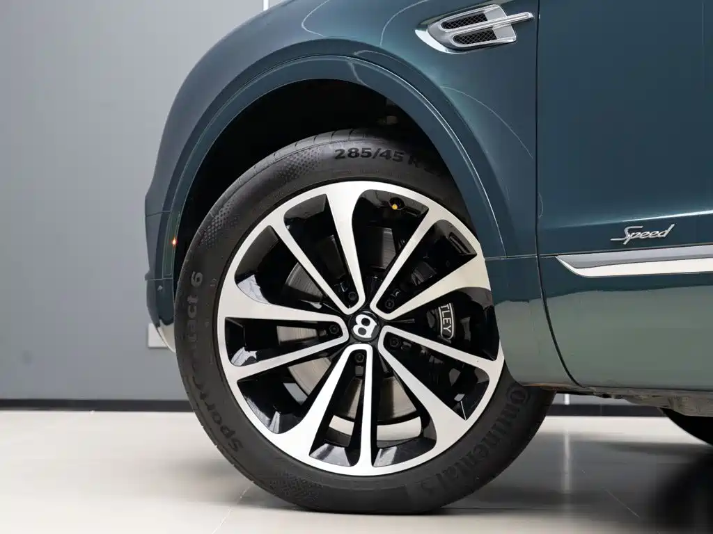 Bentley Bentayga 2017 — фото 6