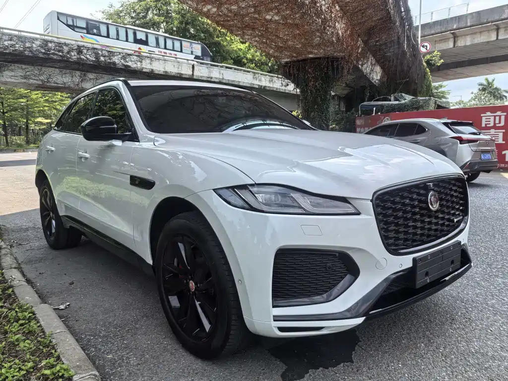 Jaguar F-PACE 2023 — фото 3