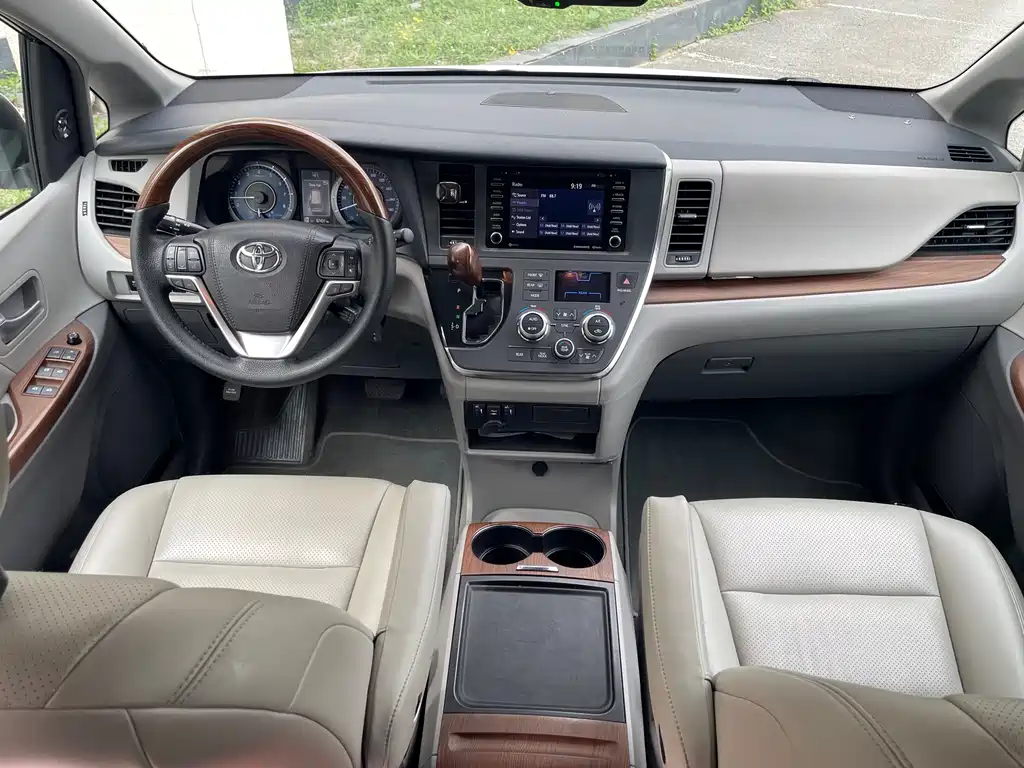 Toyota Sienna 2019 — фото 9