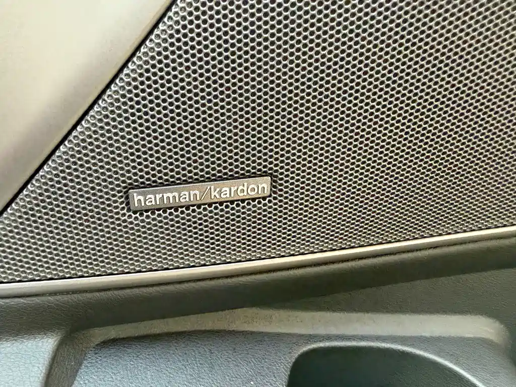 BMW 3 Series 2024 — фото 18