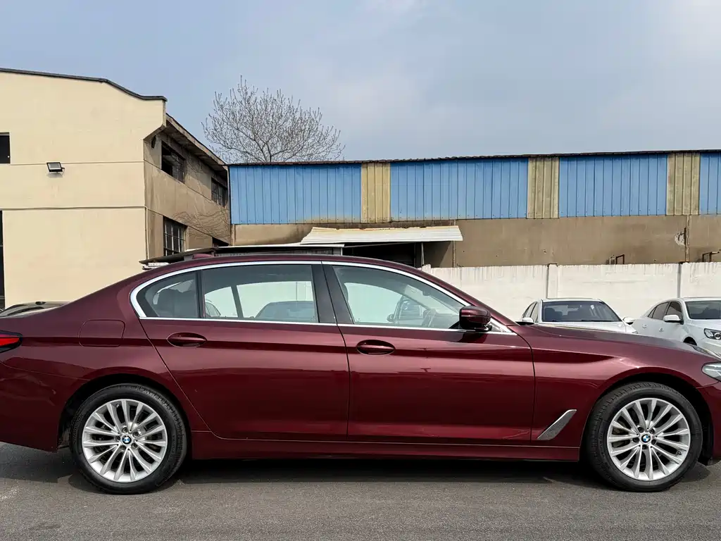 BMW 5 Series 2021 — фото 15