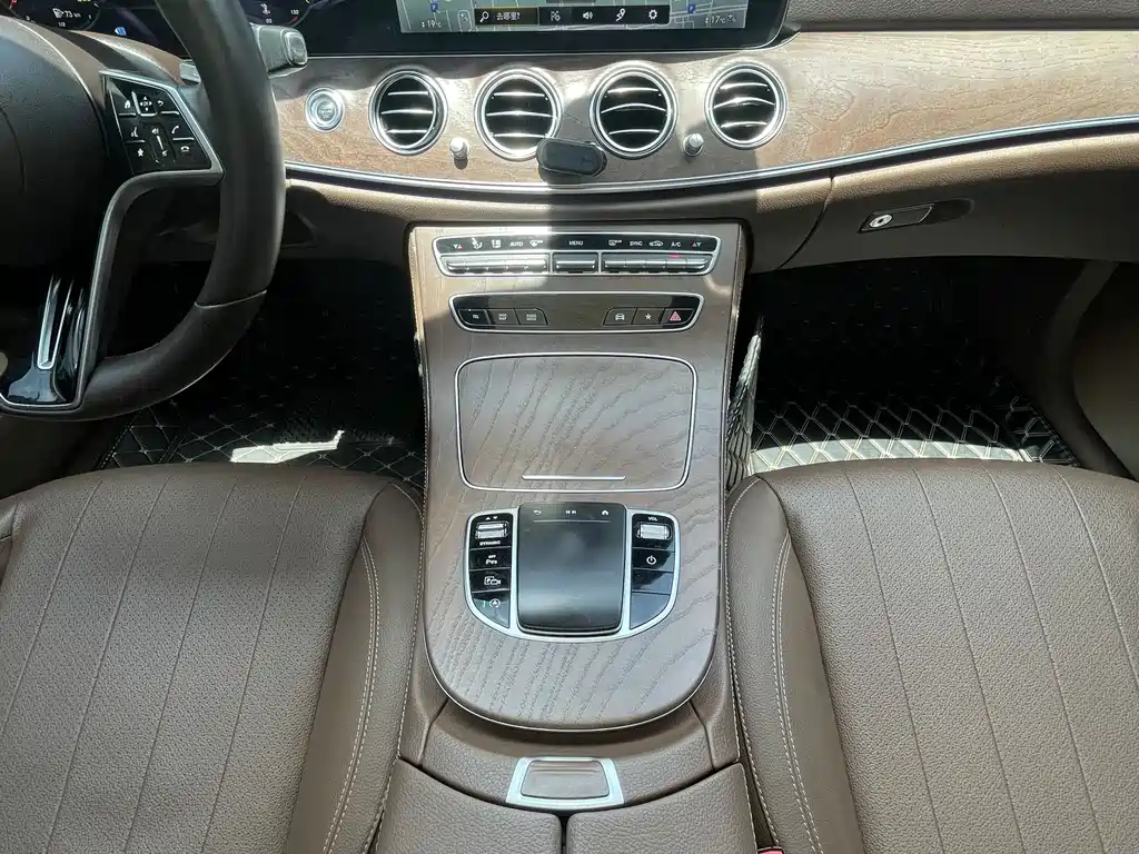 Mercedes-Benz E-Class 2021 — фото 20
