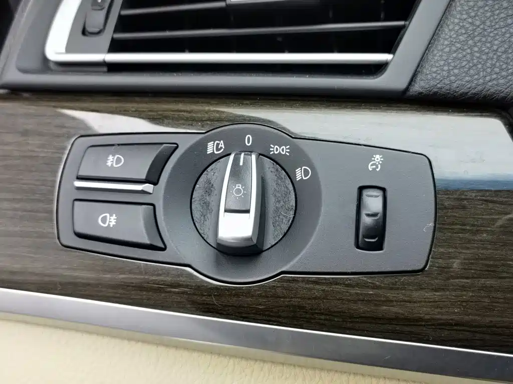 BMW 7 Series 2010 — фото 21