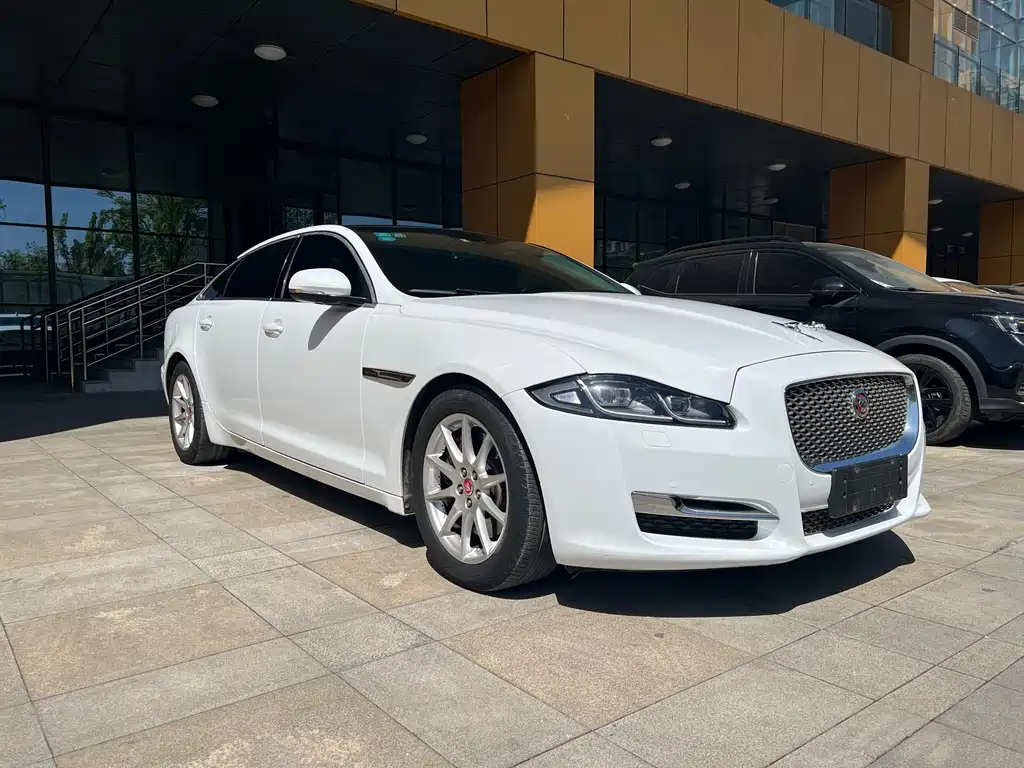 Jaguar XJ 2018 — фото 3