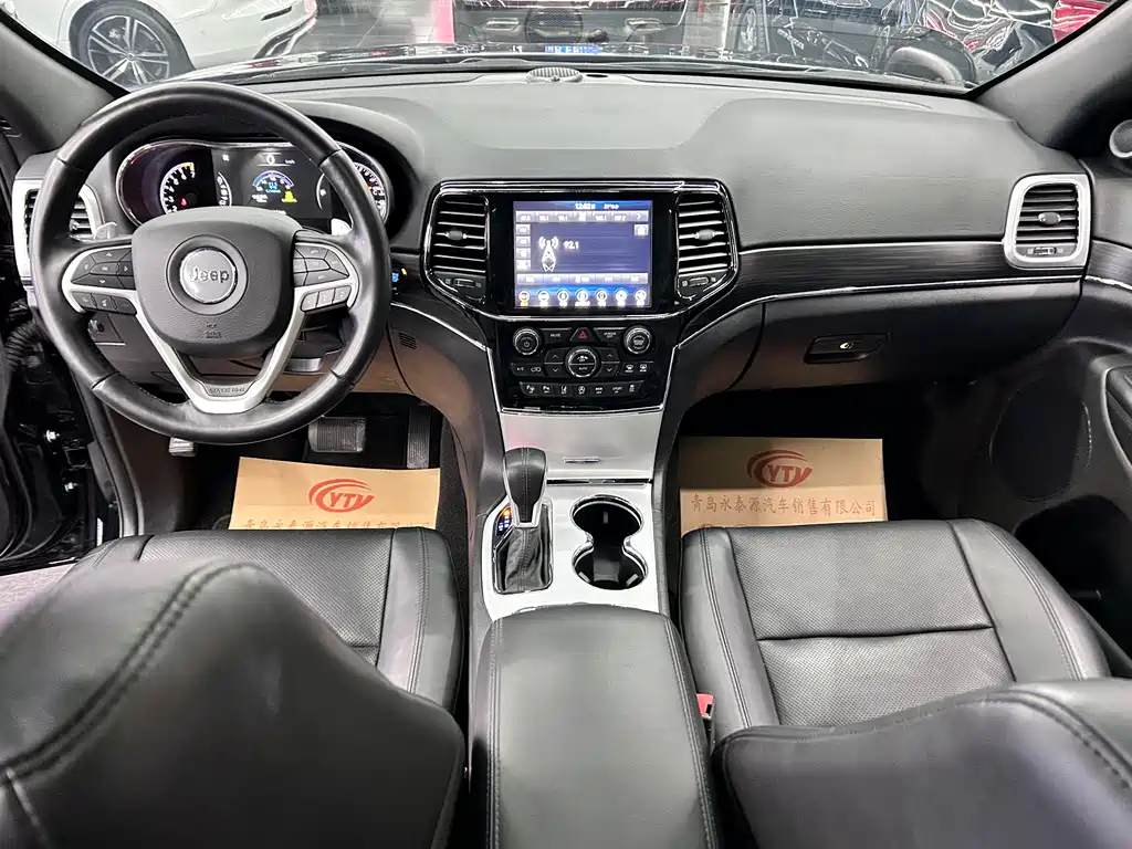 Jeep Grand Cherokee 2022 — фото 12