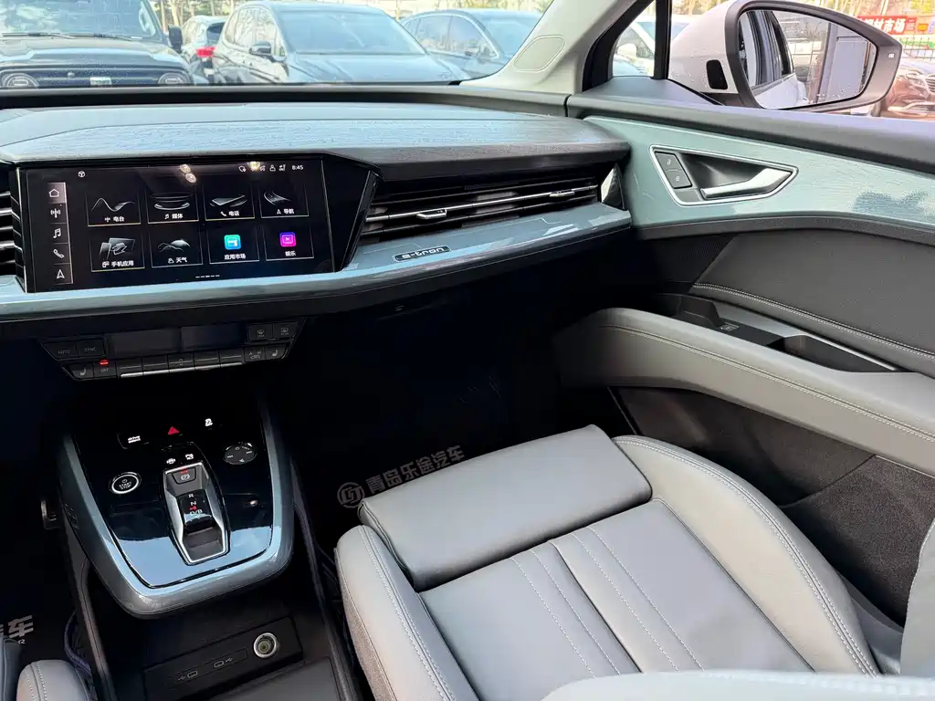 Audi Q5 e-tron 2024 — фото 11