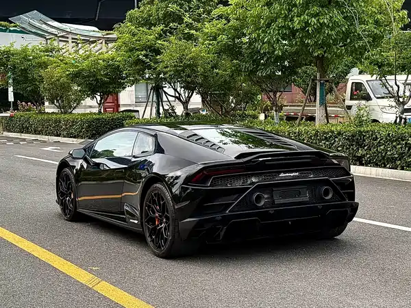 Lamborghini Huracan 2023