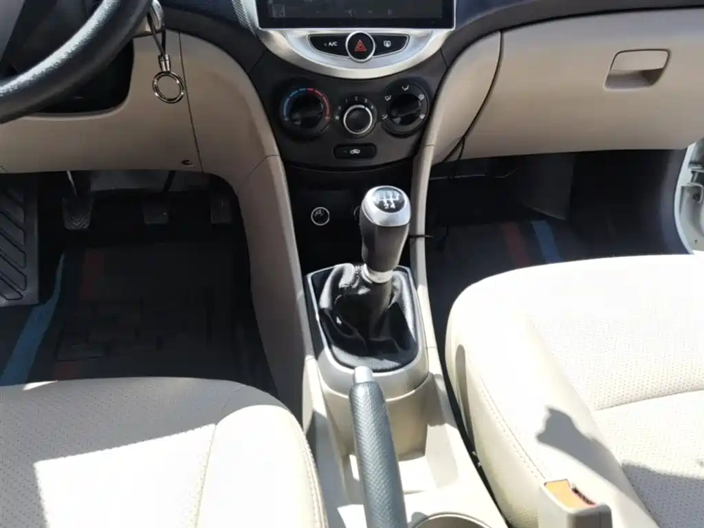 Hyundai Verna 2016 — фото 14