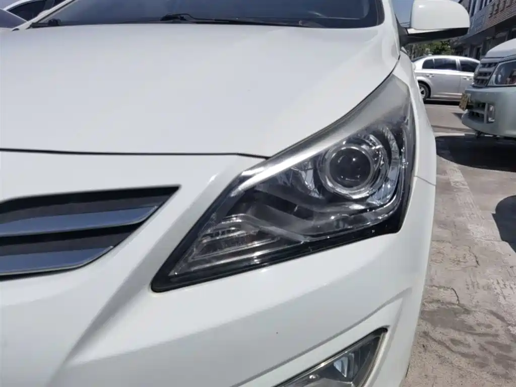 Hyundai Verna 2016 — фото 24
