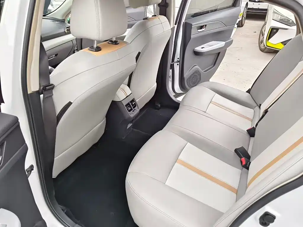 Dongfeng E70 2023