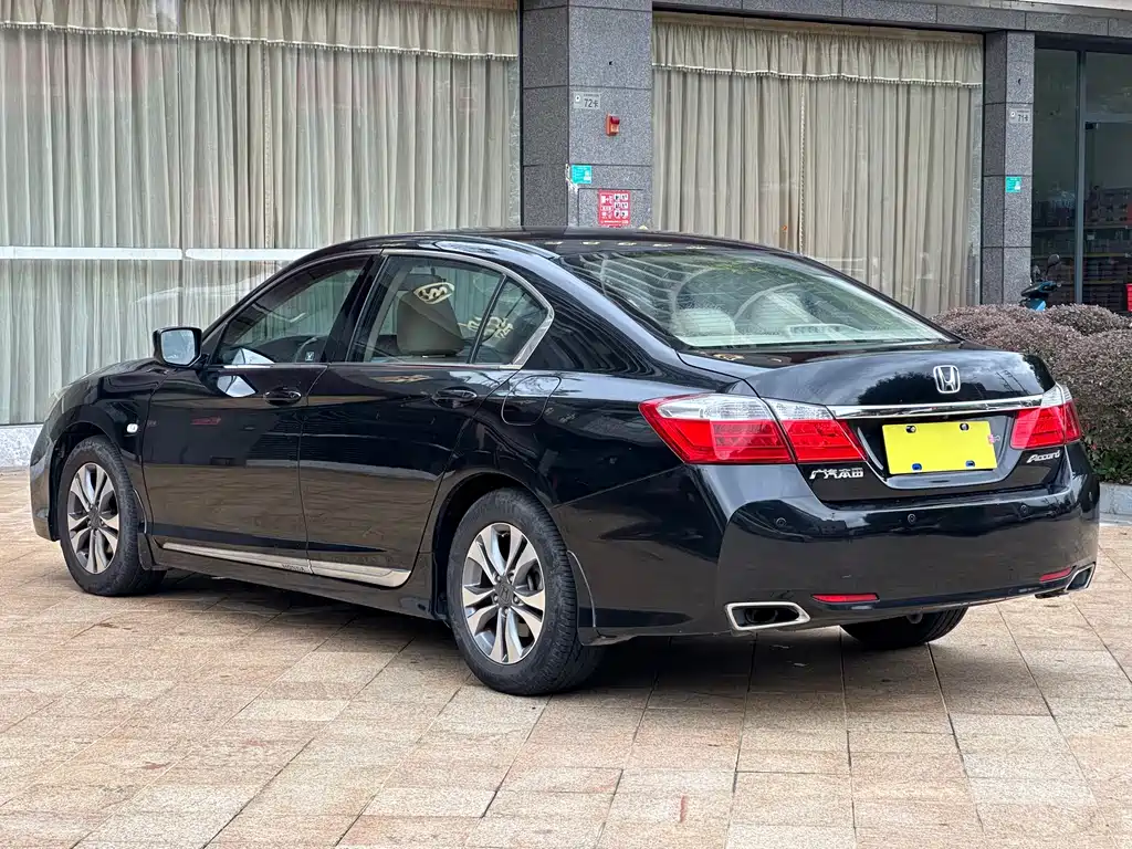 Honda Accord 2015 — фото 10