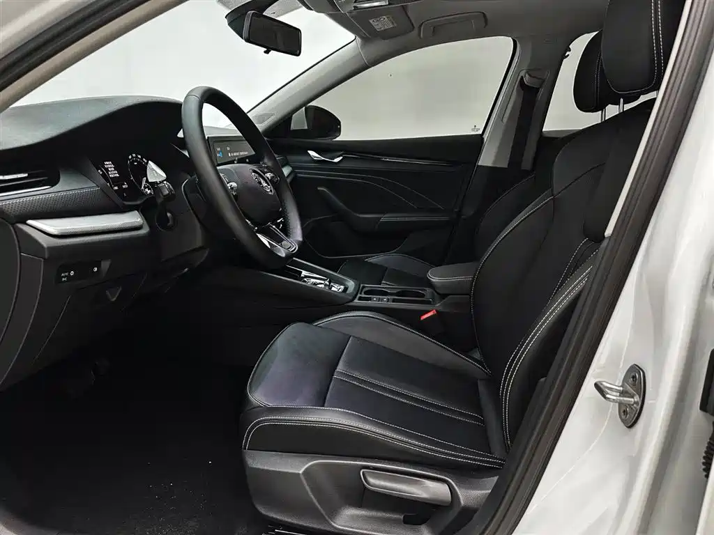 Skoda Octavia 2024 — фото 19