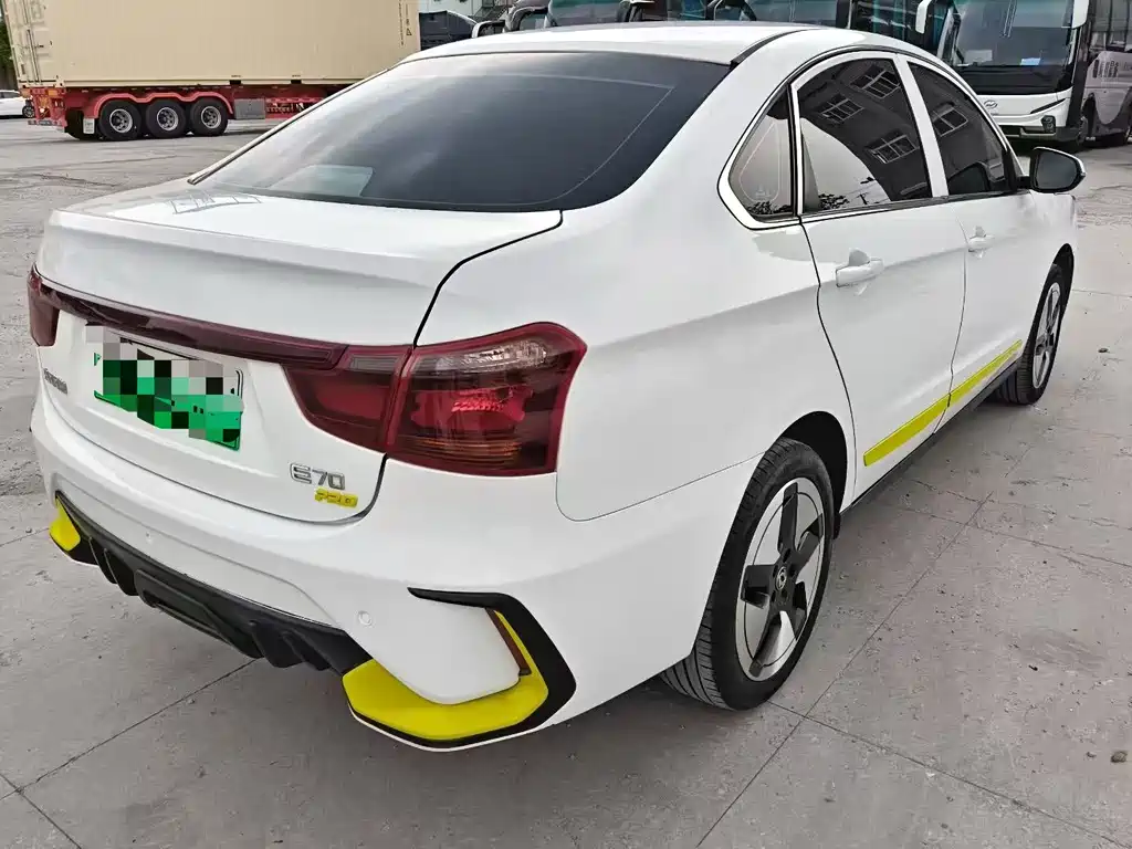 Dongfeng E70 2023