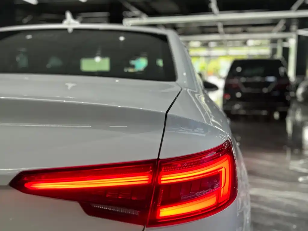 Audi A4L 2017 — фото 36