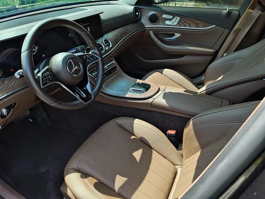 Mercedes-Benz E-Class 2023 — фото 25