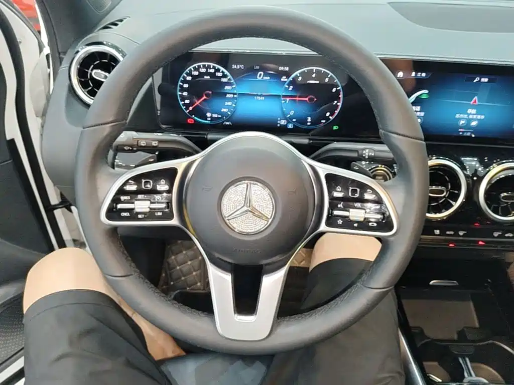 Mercedes-Benz GLA 2023 — фото 11