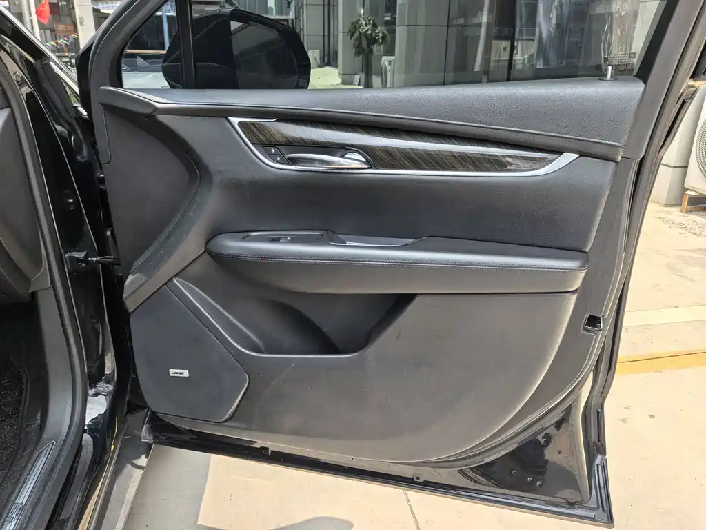 Cadillac XT5 2017 — фото 20