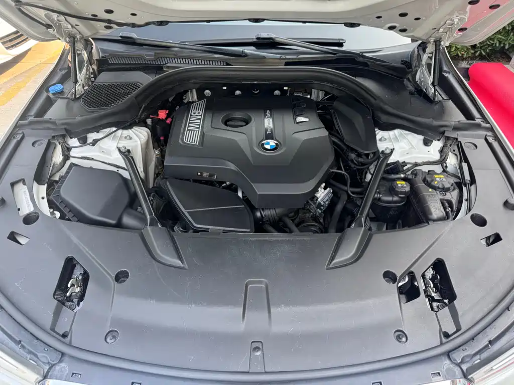 BMW 6 Series GT 2018 — фото 11