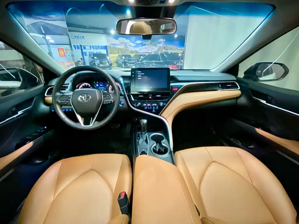 Toyota Camry 2021 — фото 12