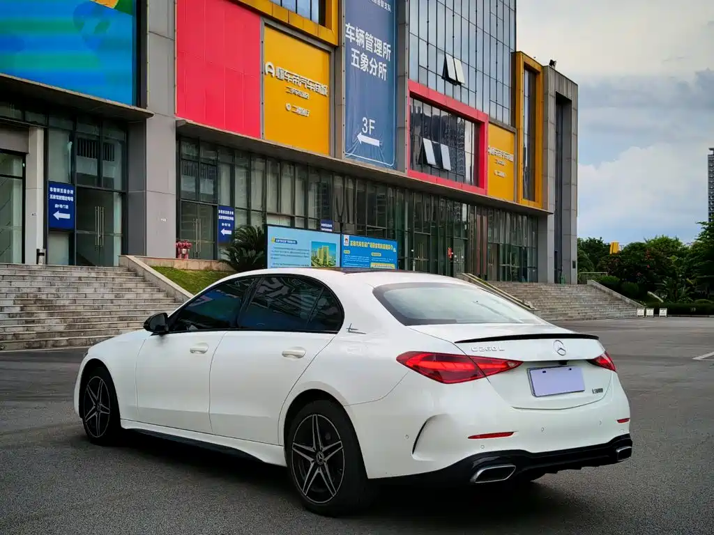 Mercedes-Benz C-Class 2024
