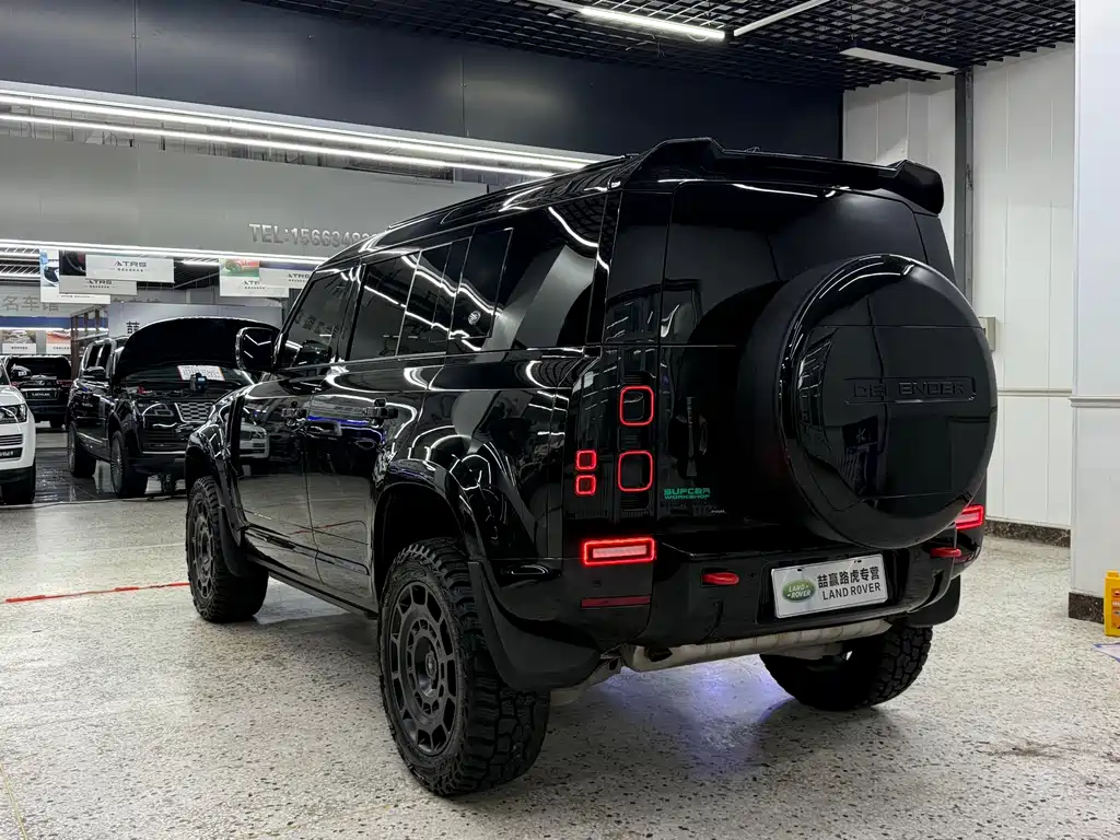 Land Rover Defender 2022 — фото 11