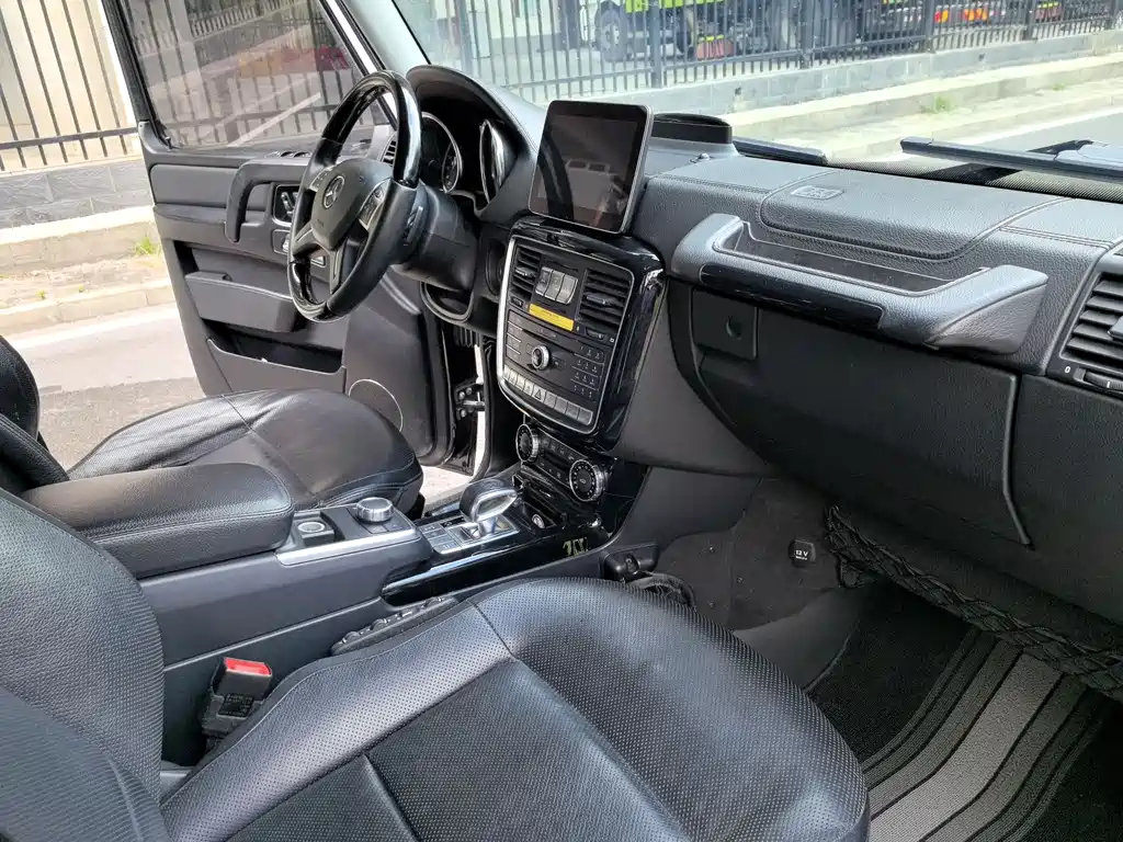 Mercedes-Benz G-Class 2018 — фото 16