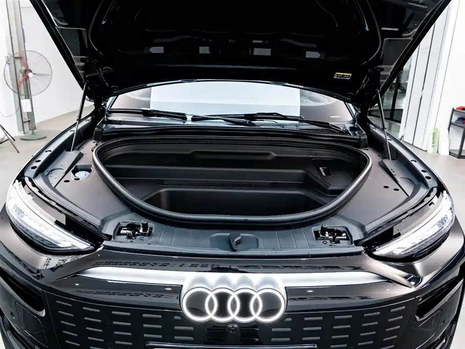 Audi Q6L e-tron 2025 — фото 27