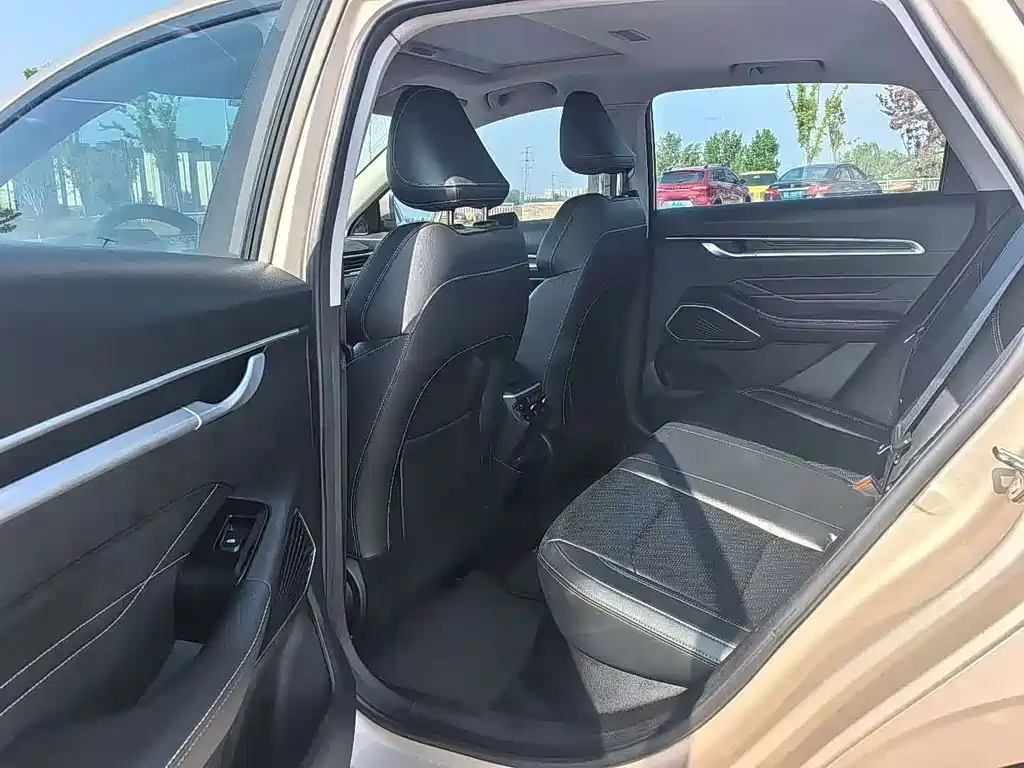 Geely Emgrand 2023