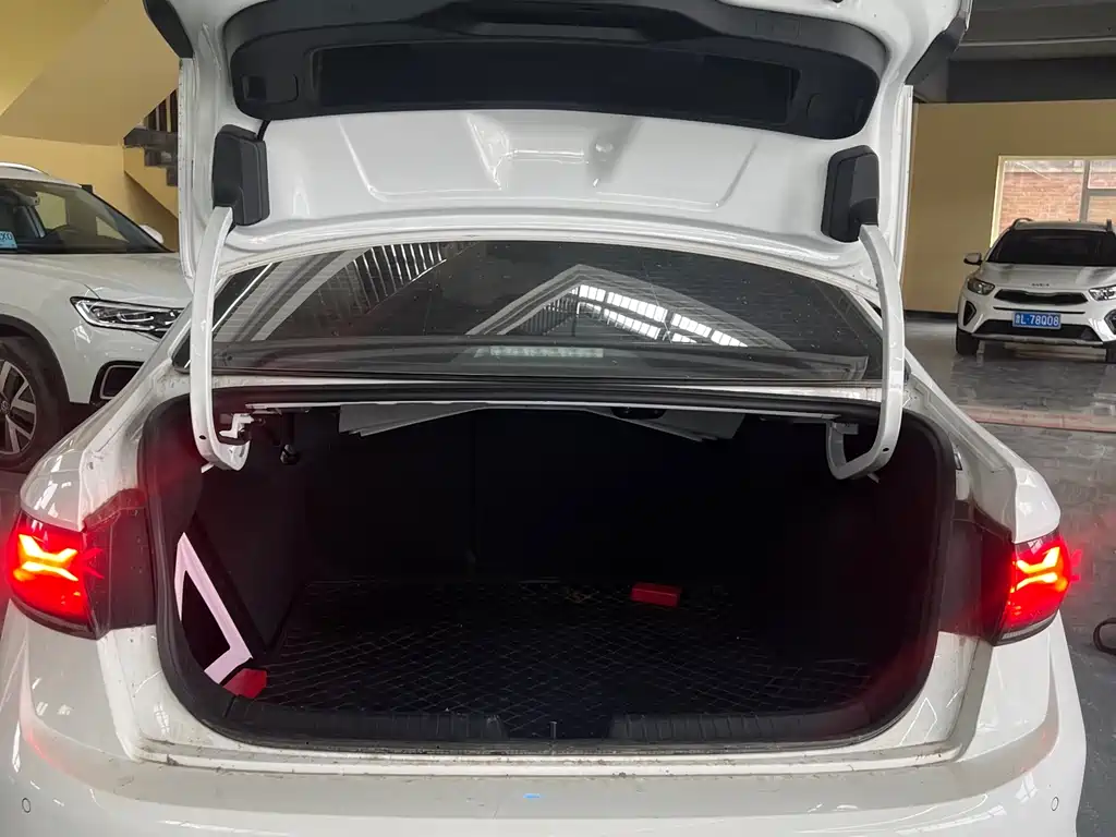 Volkswagen Sagitar 2022