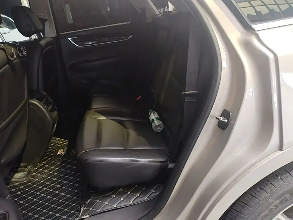 Cadillac XT5 2017 — фото 17
