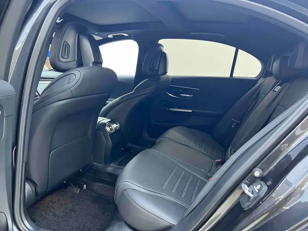 Mercedes-Benz C-Class 2023 — фото 12