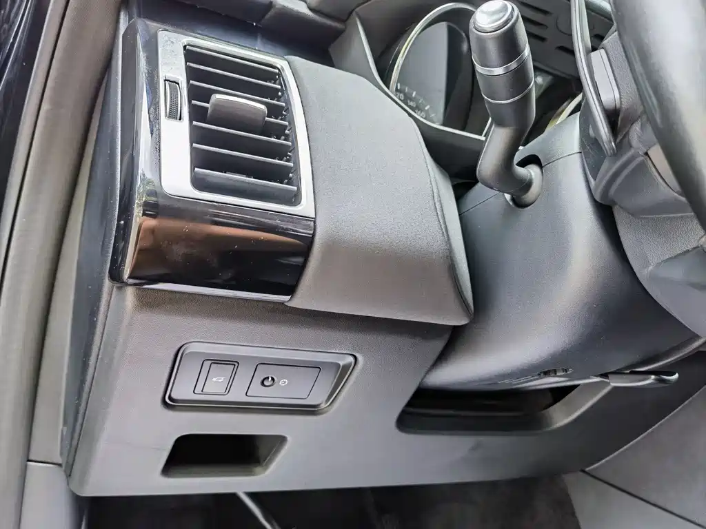 Land Rover Discovery 2019 — фото 13