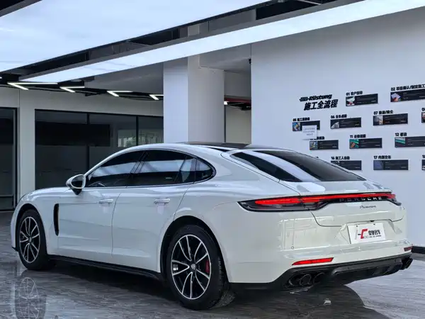 Porsche Panamera 2022