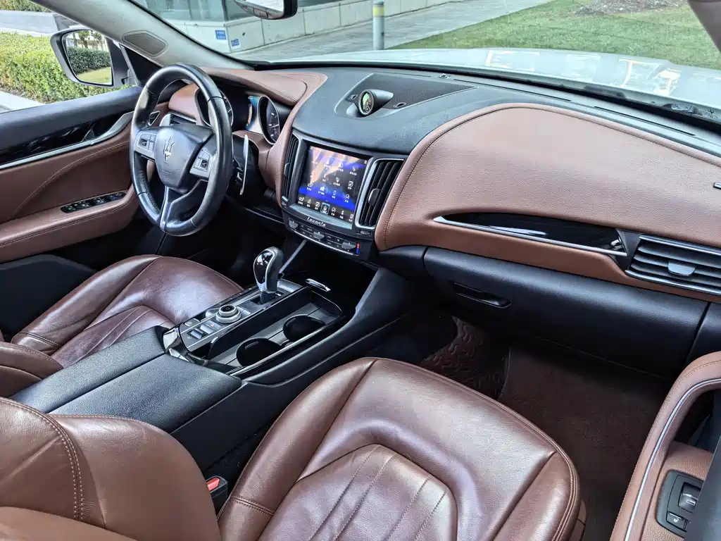 Maserati Levante 2018 — фото 30