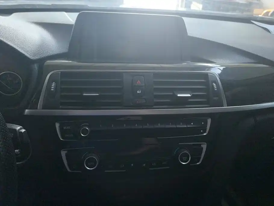 BMW 3 Series 2016 — фото 13