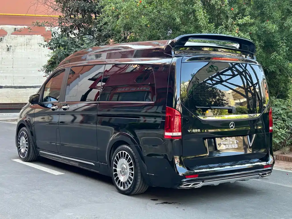 Mercedes-Benz V-Class 2020 — фото 24
