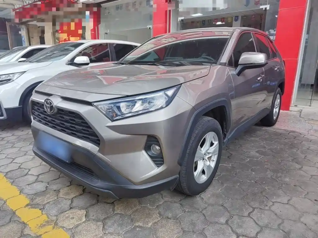 Toyota RAV4 2023 — фото 2