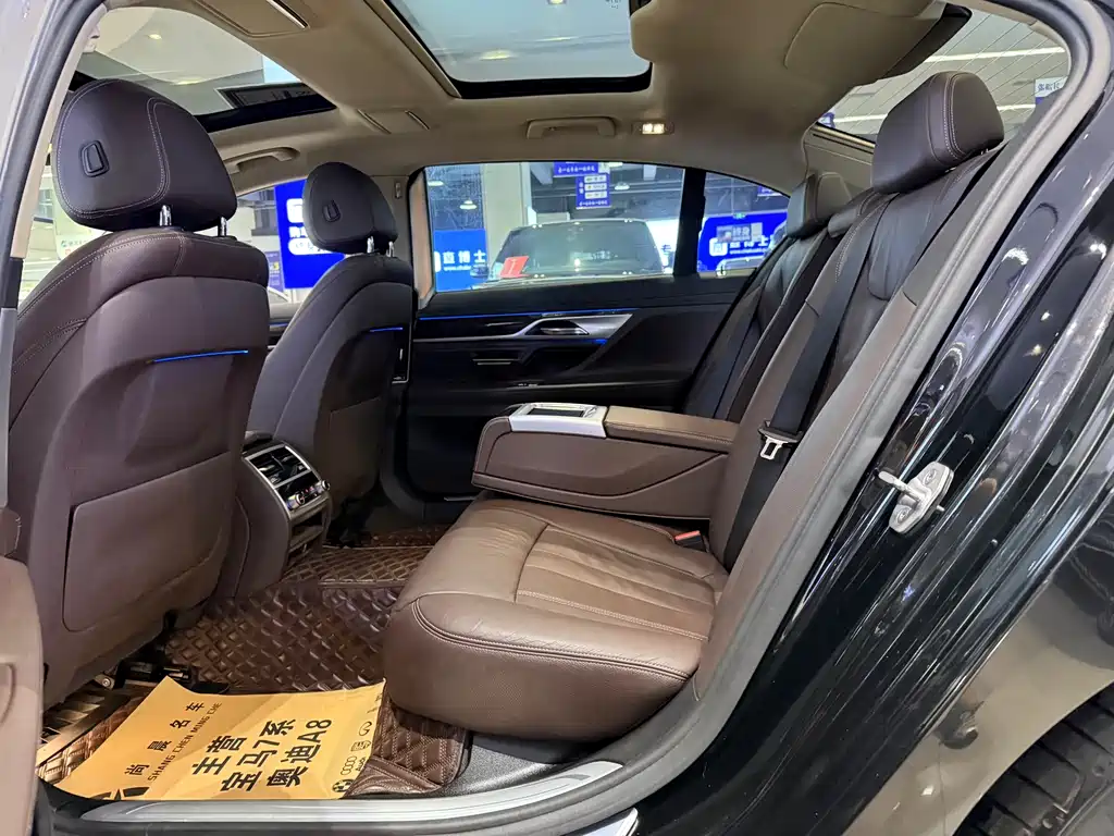 BMW 7 Series 2017 — фото 10