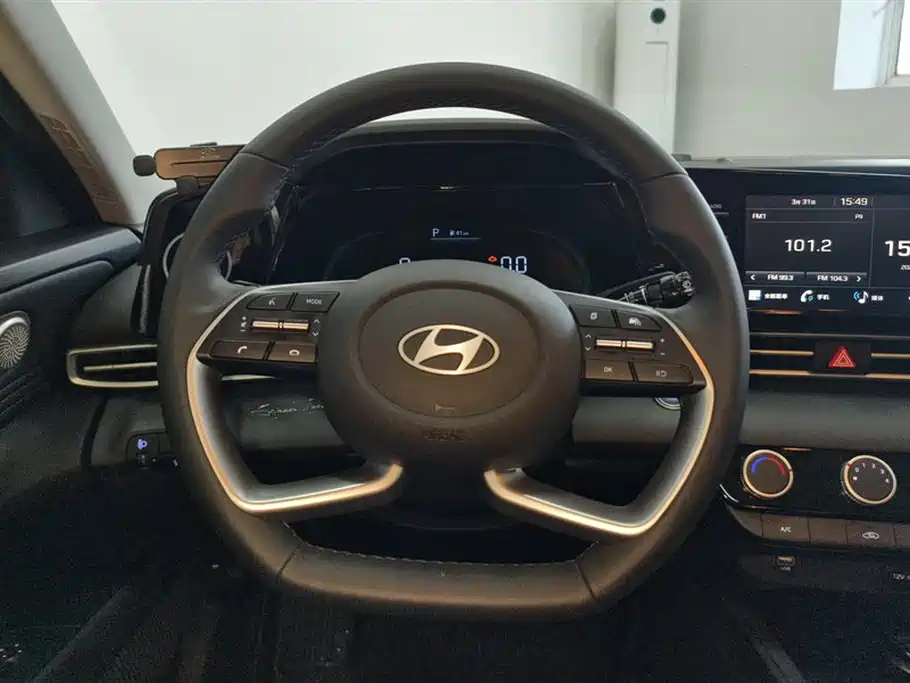 Hyundai Elantra 2024 — фото 15