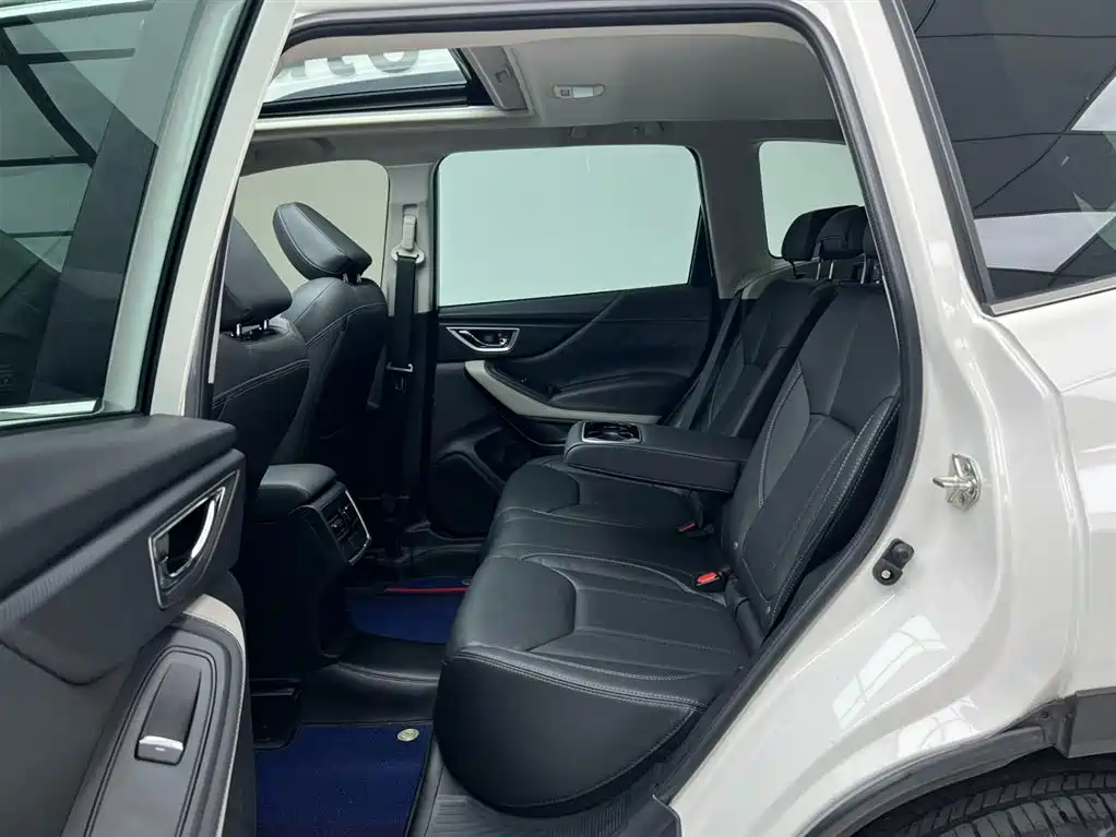 Subaru Forester 2022 — фото 11