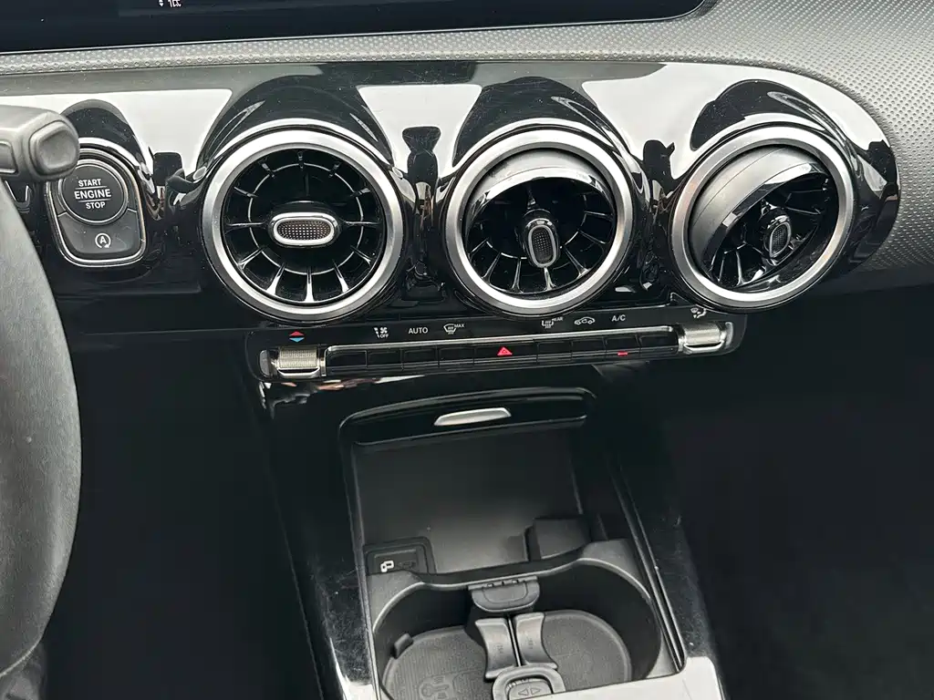 Mercedes-Benz A-Class 2022 — фото 14