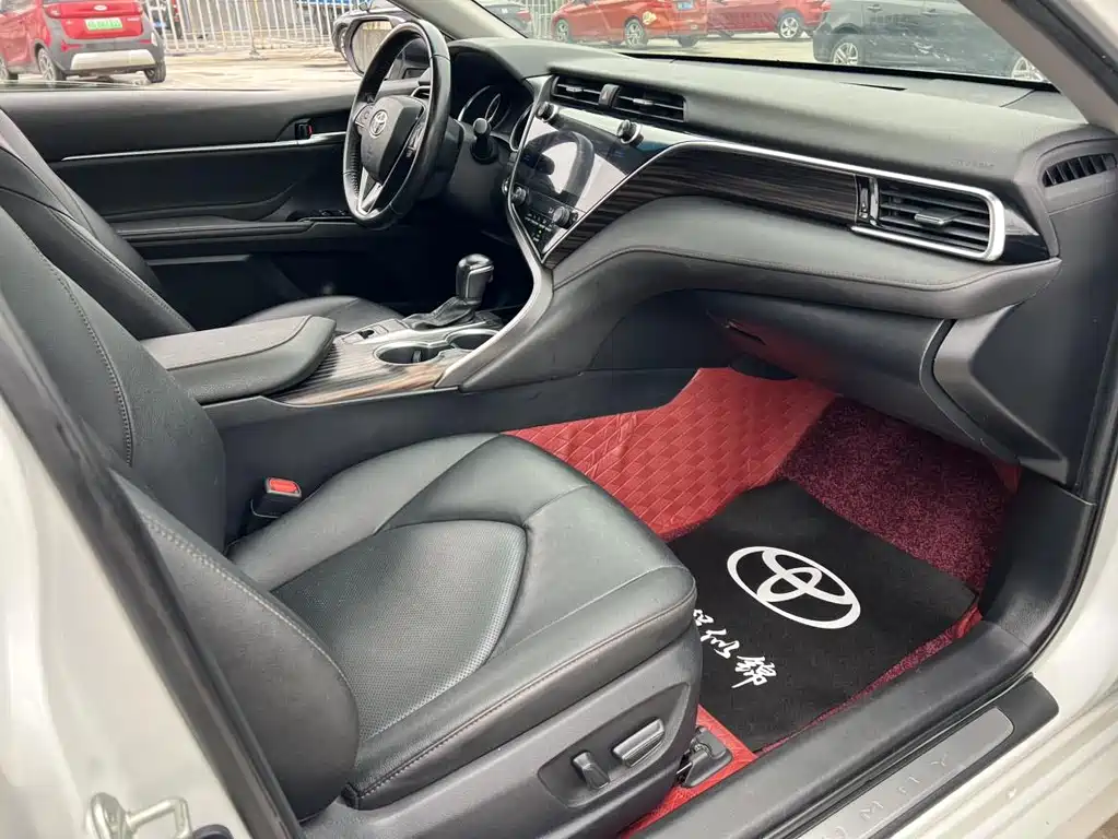 Toyota Camry 2020 — фото 11