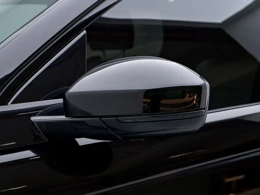 Land Rover Discovery Sport 2023 — фото 14