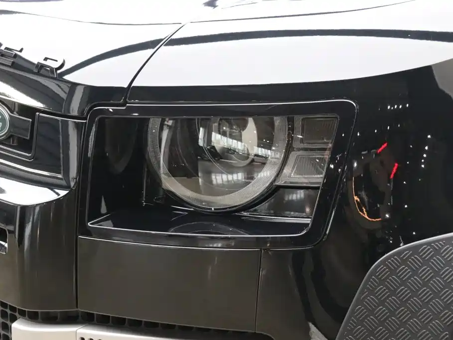 Land Rover Defender 2022 — фото 10
