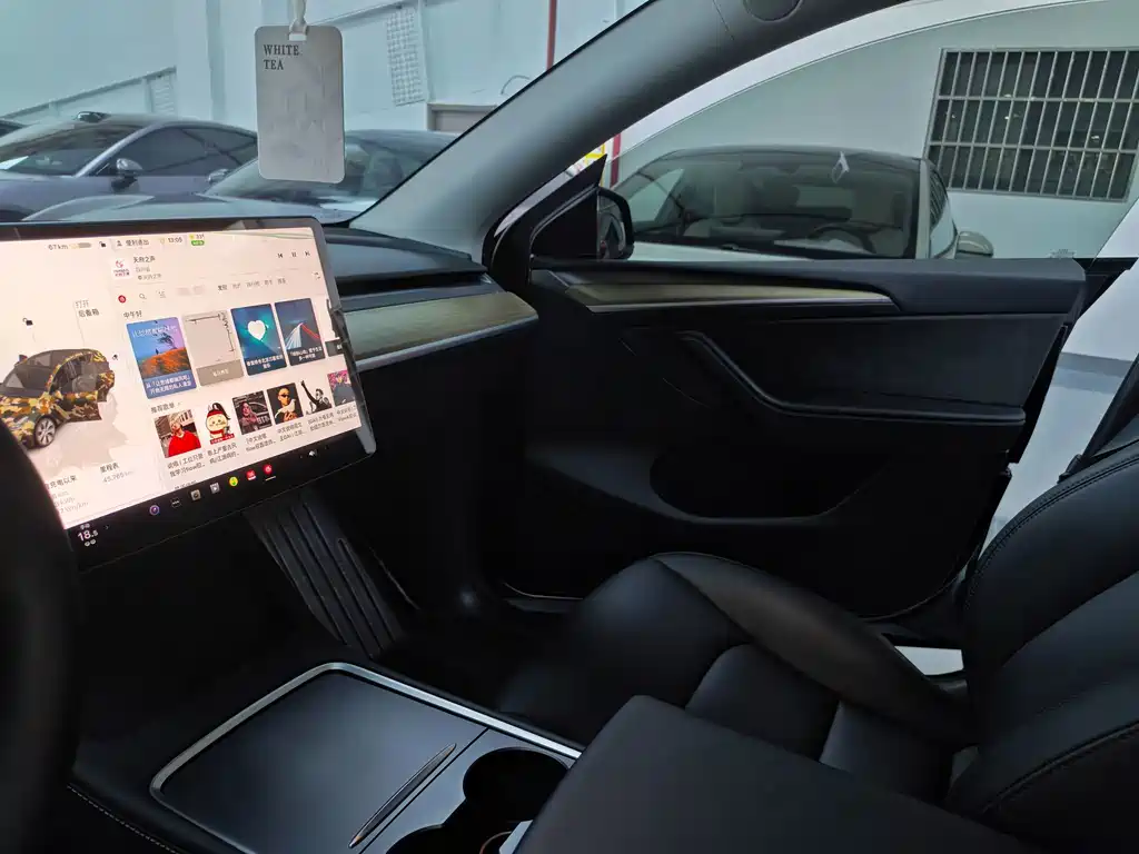 Tesla Model Y 2023 — фото 16