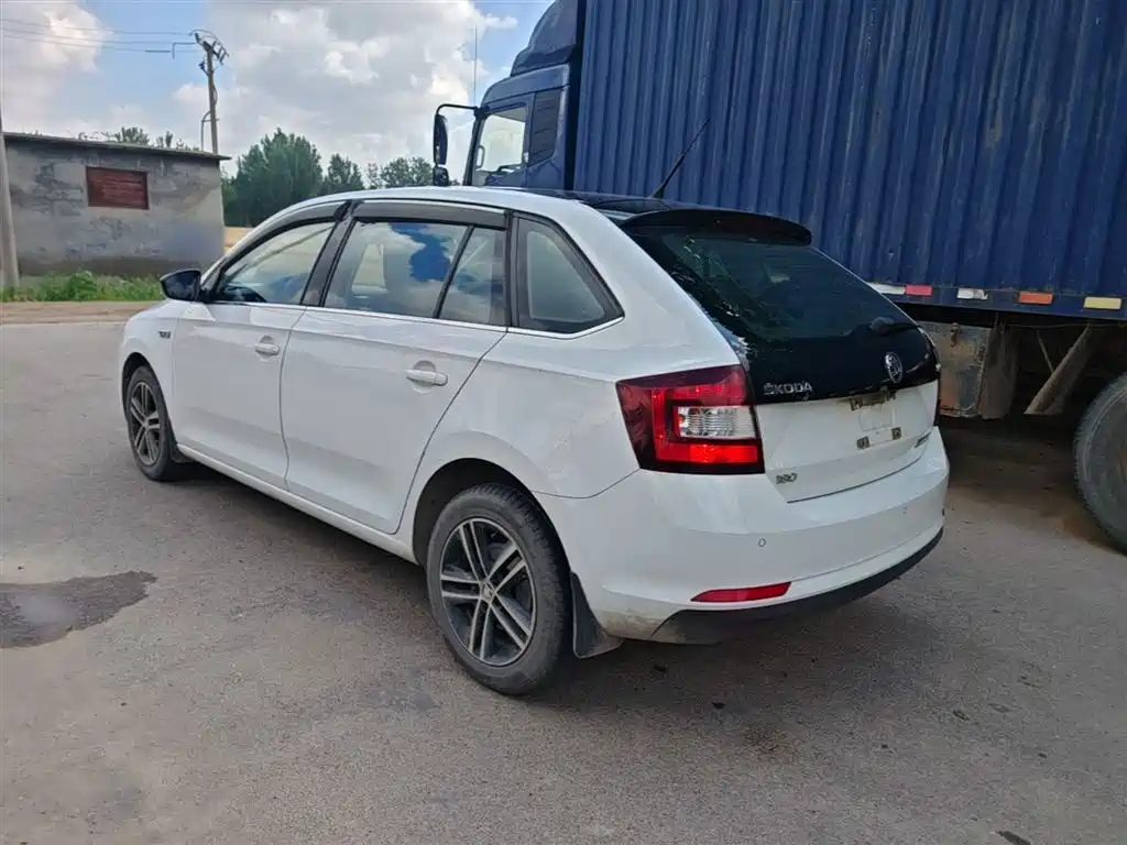Skoda Rapid Spaceback 2016 — фото 5