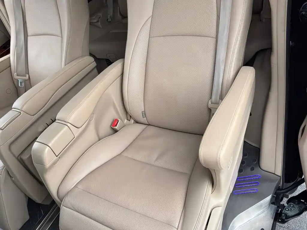Toyota Alphard 2011 — фото 17