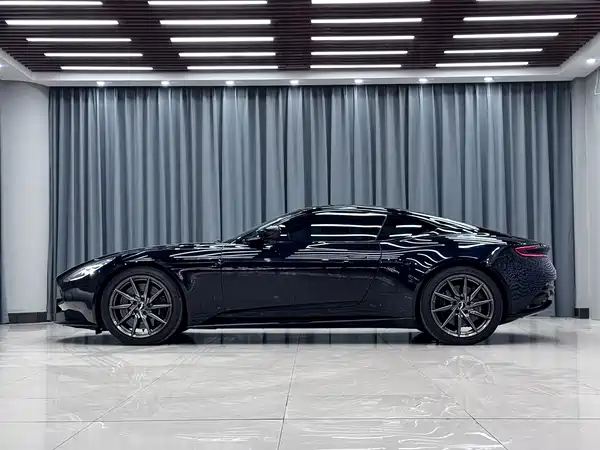 Aston Martin DB11 2016
